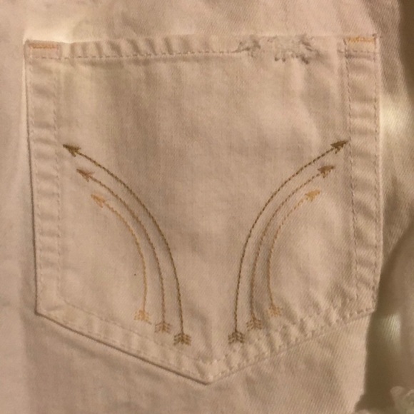HOLLISTER | White High Rise Short-Short - Picture 3 of 4
